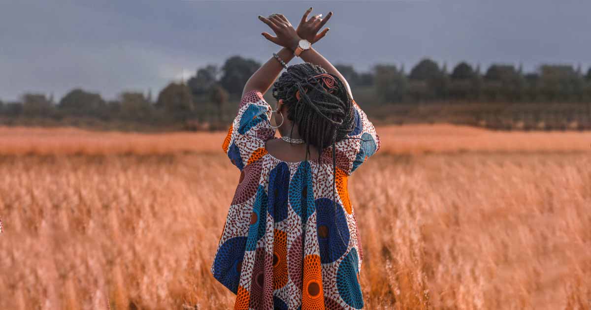 5 ideias com tecidos africanos para criar roupas únicas